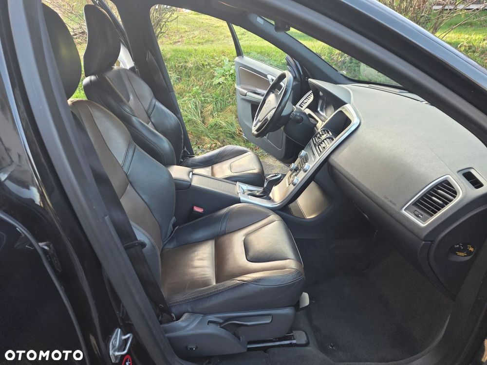 Volvo XC 60 D4 AWD Geartronic Summum - 9