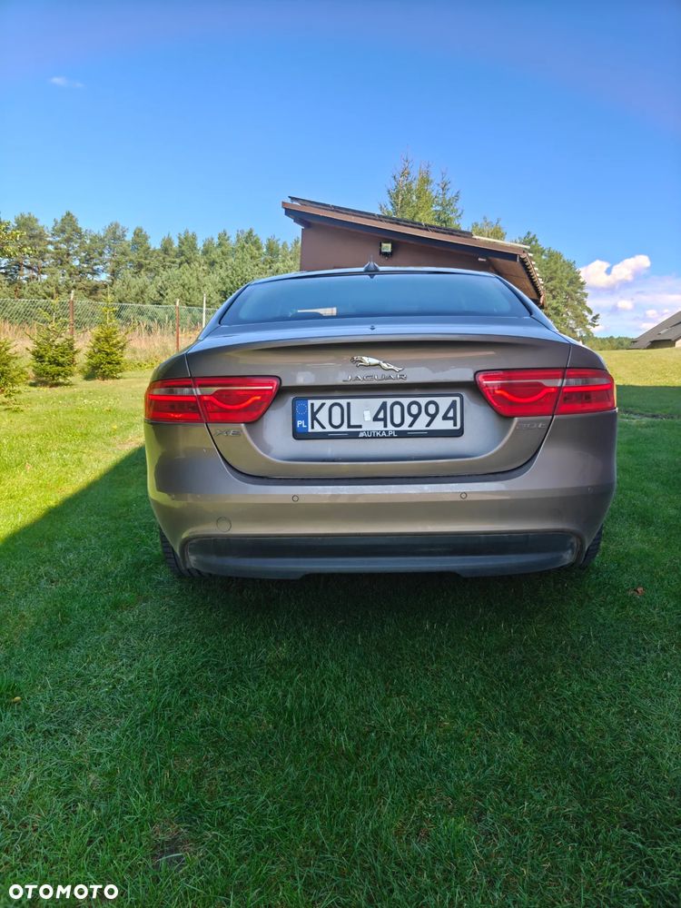 Jaguar XE 2.0 T Prestige - 6