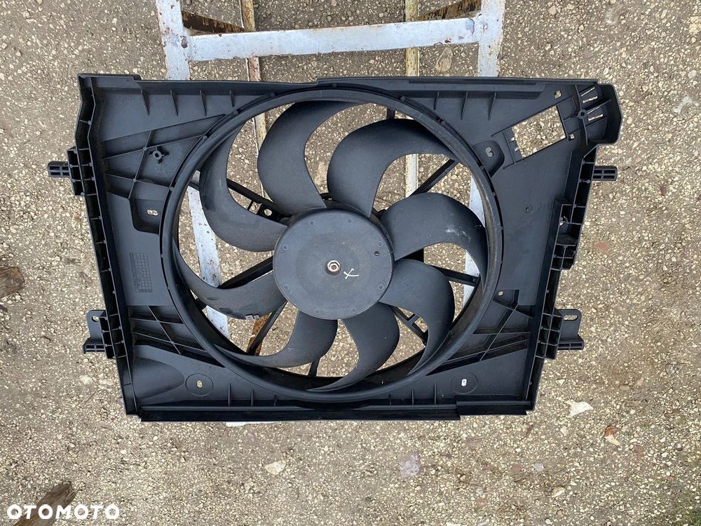 WENTYLATOR Z OBUDOWĄ RENAULT CAPTUR DACIA SANDERO 214816812R - 2