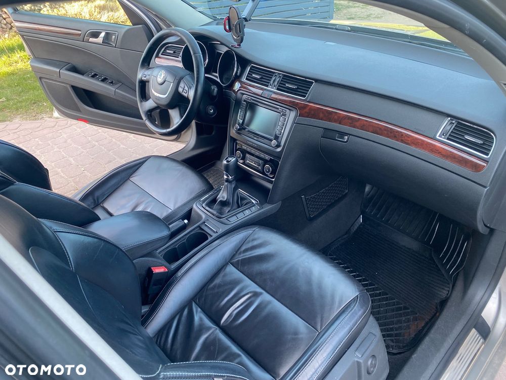 Skoda Superb 1.8 TSI FAMILY - 8