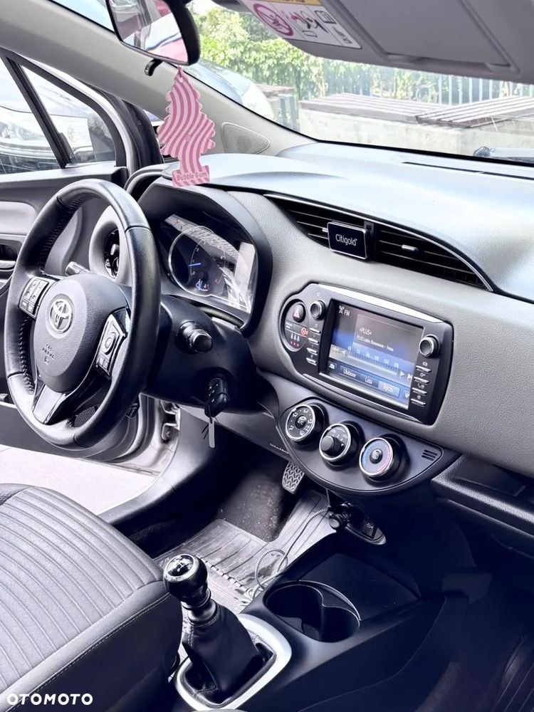Toyota Yaris 1.5 Premium - 7