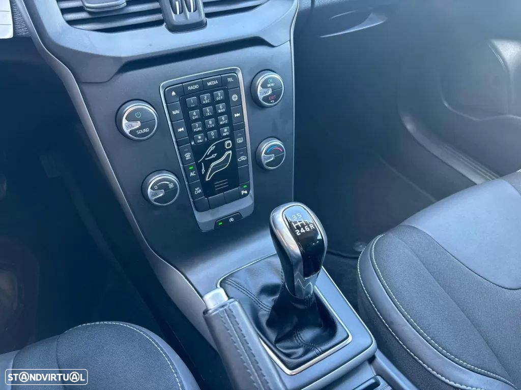 Volvo V40 2.0 D3 Momentum - 21