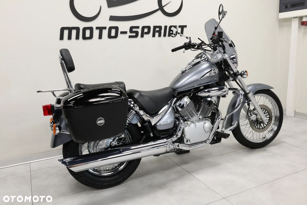 Suzuki Intruder - 8