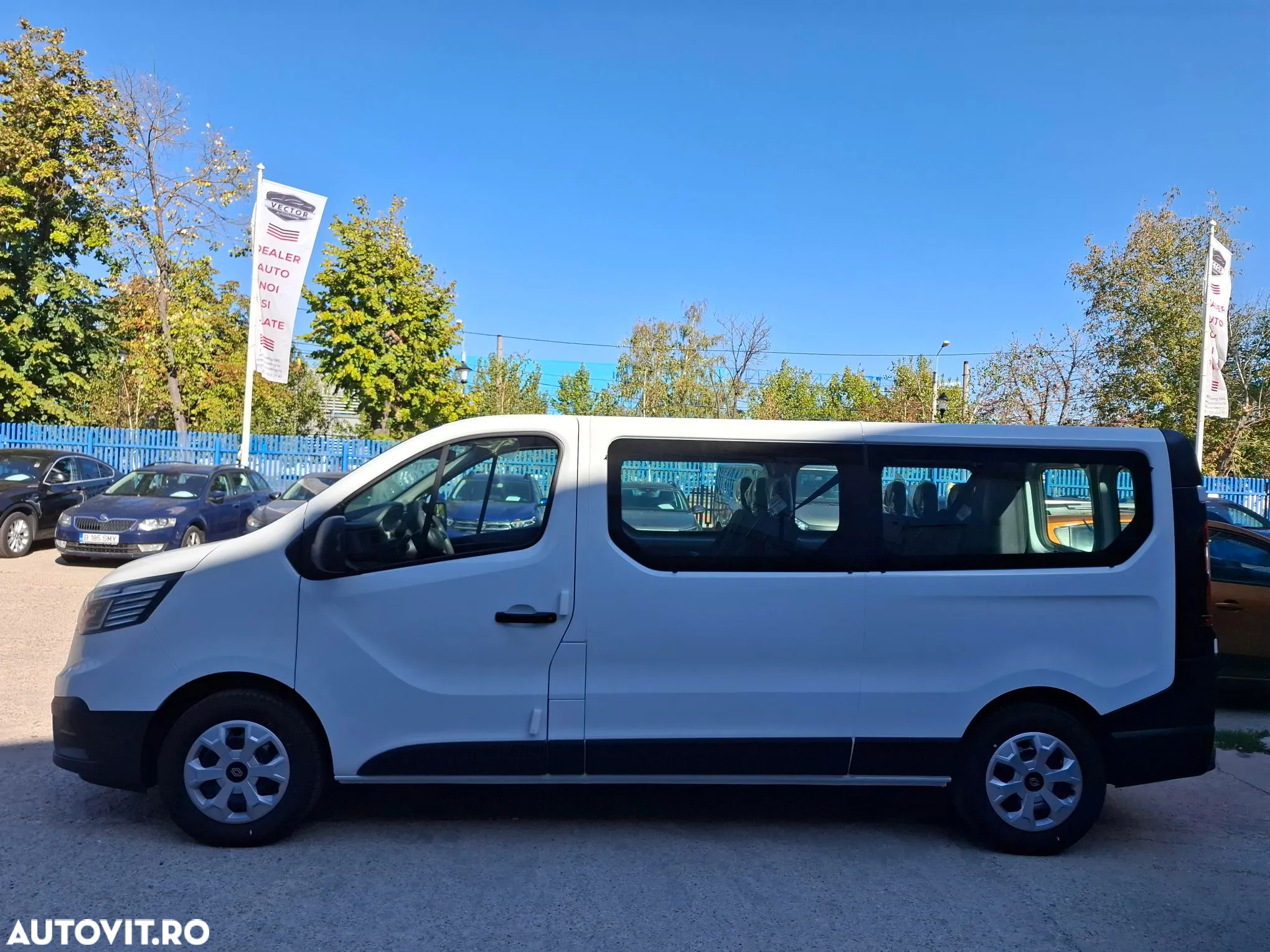 Renault Trafic Combi 2.0 Blue dCi 110 S&S L2 8+1 Life - 3