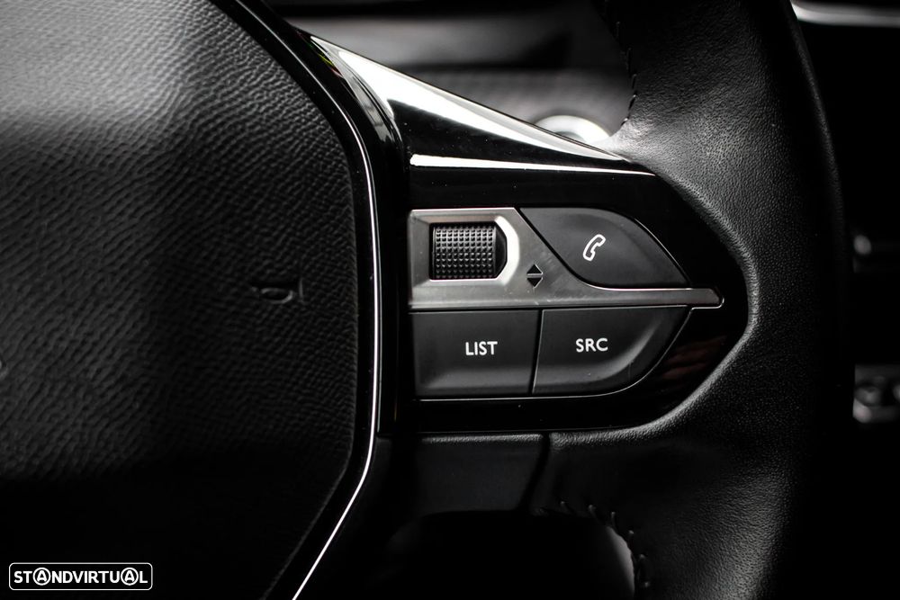 Peugeot e-2008 Allure - 15