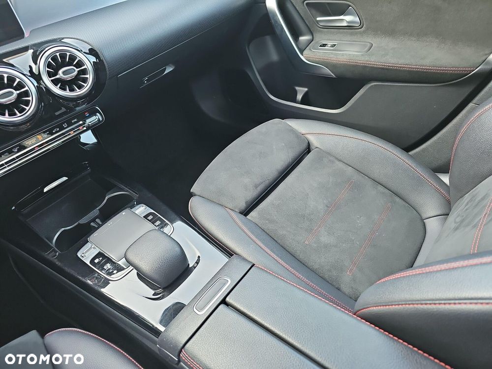 Mercedes-Benz Klasa A 220 4-Matic AMG Line 7G-DCT - 32