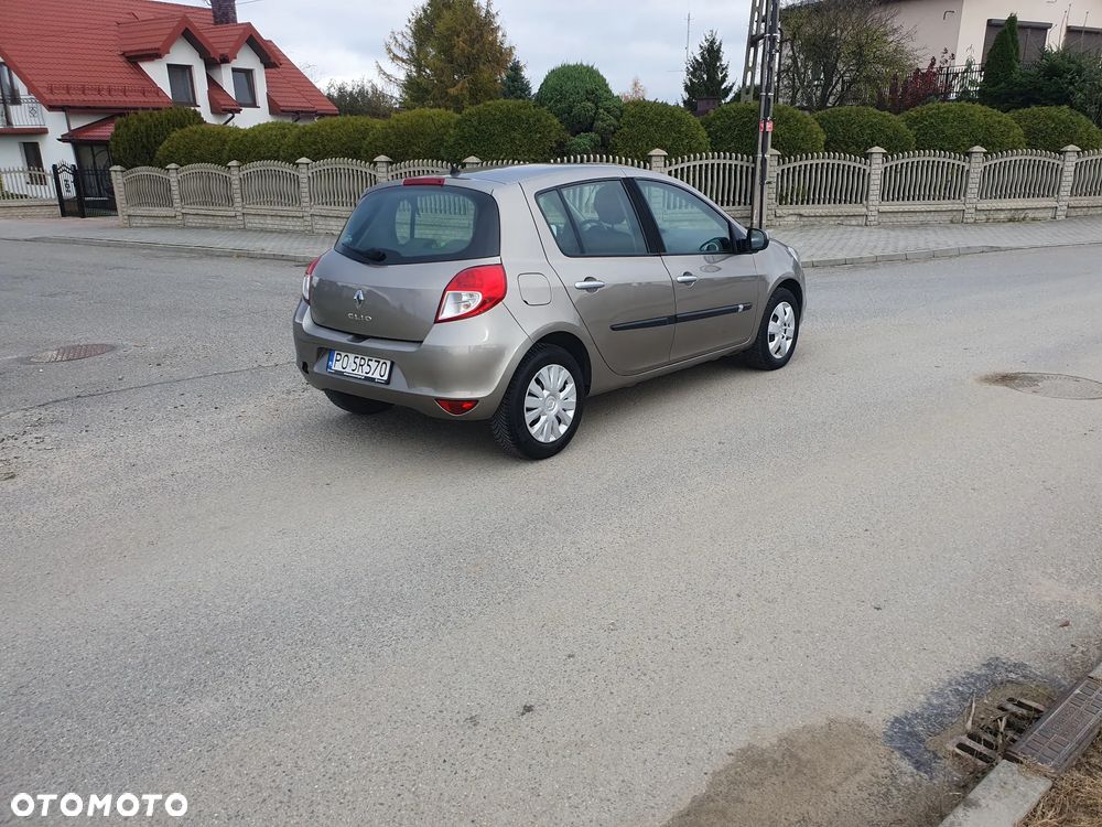 Renault Clio - 23