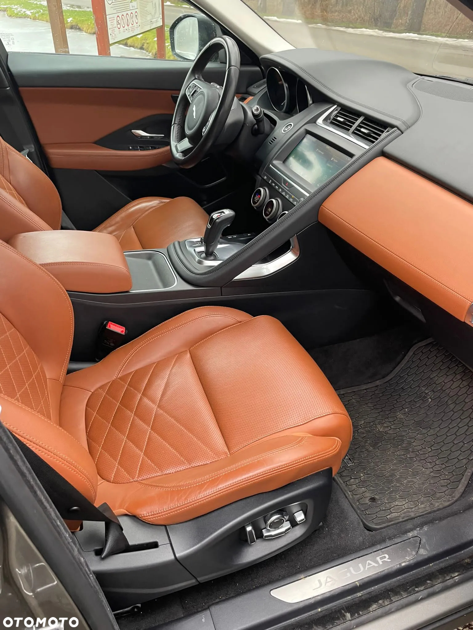 Jaguar E-Pace 2.0 i4P AWD R-Dynamic S - 11