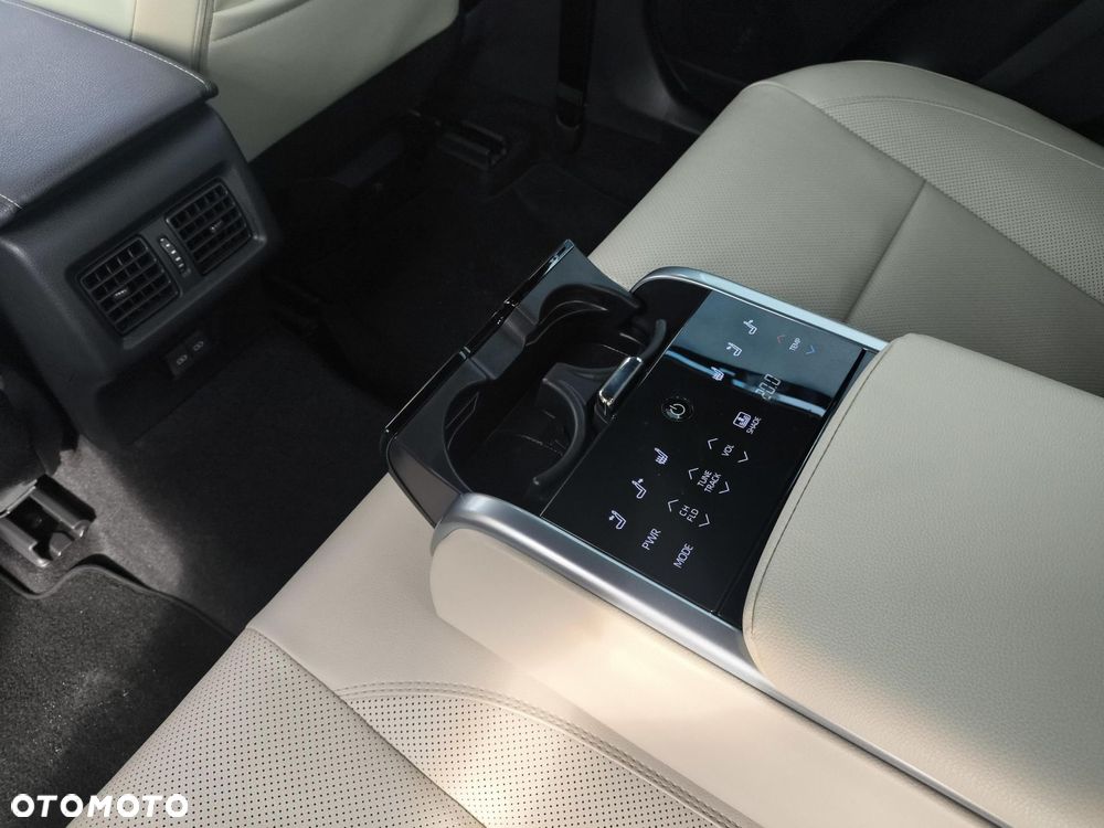 Toyota Camry - 27