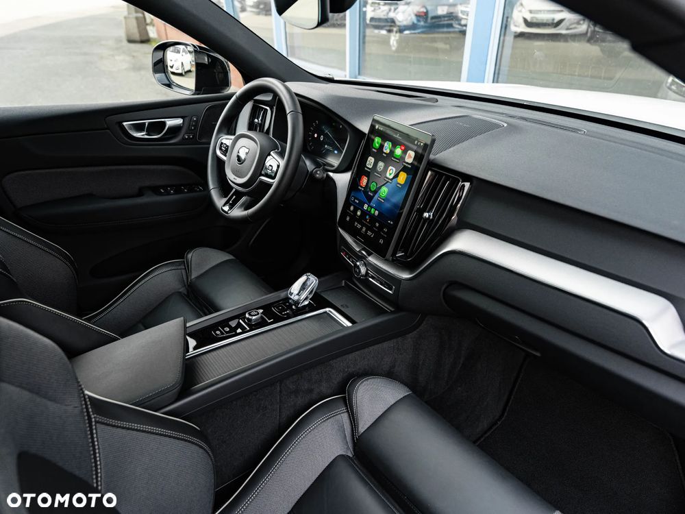 Volvo XC 60 B5 B AWD Plus Dark - 24