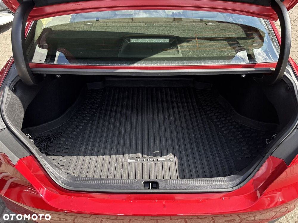 Toyota Camry 2.5 Hybrid Comfort CVT - 22