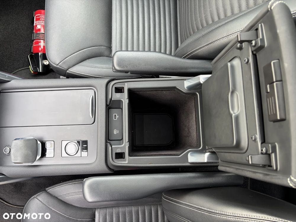 Land Rover Discovery 2.0 P300 R-Dynamic SE - 26
