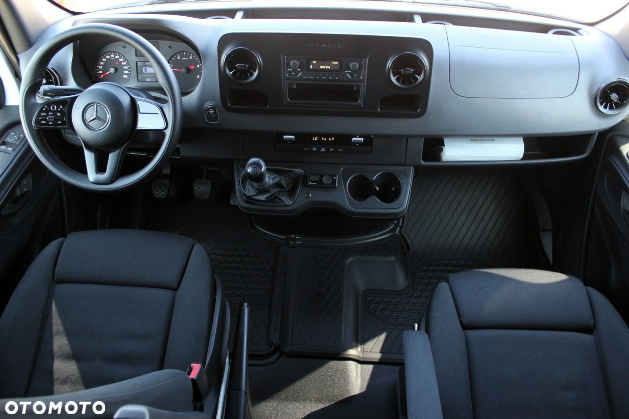 Mercedes-Benz Sprinter - 10