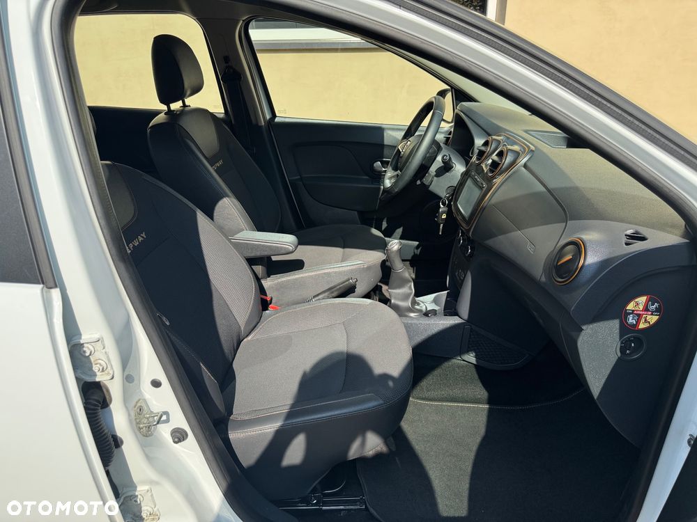 Dacia Sandero TCe 90 Celebration - 27