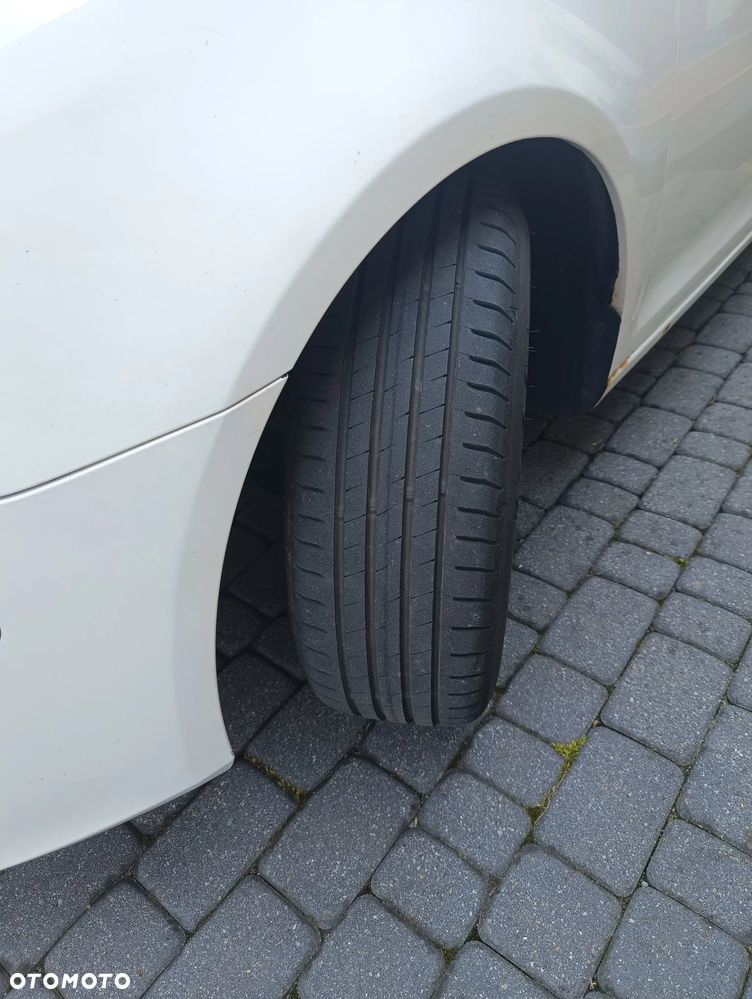Volkswagen Golf 1.6 TDI BlueMotion Technology Comfortline - 20