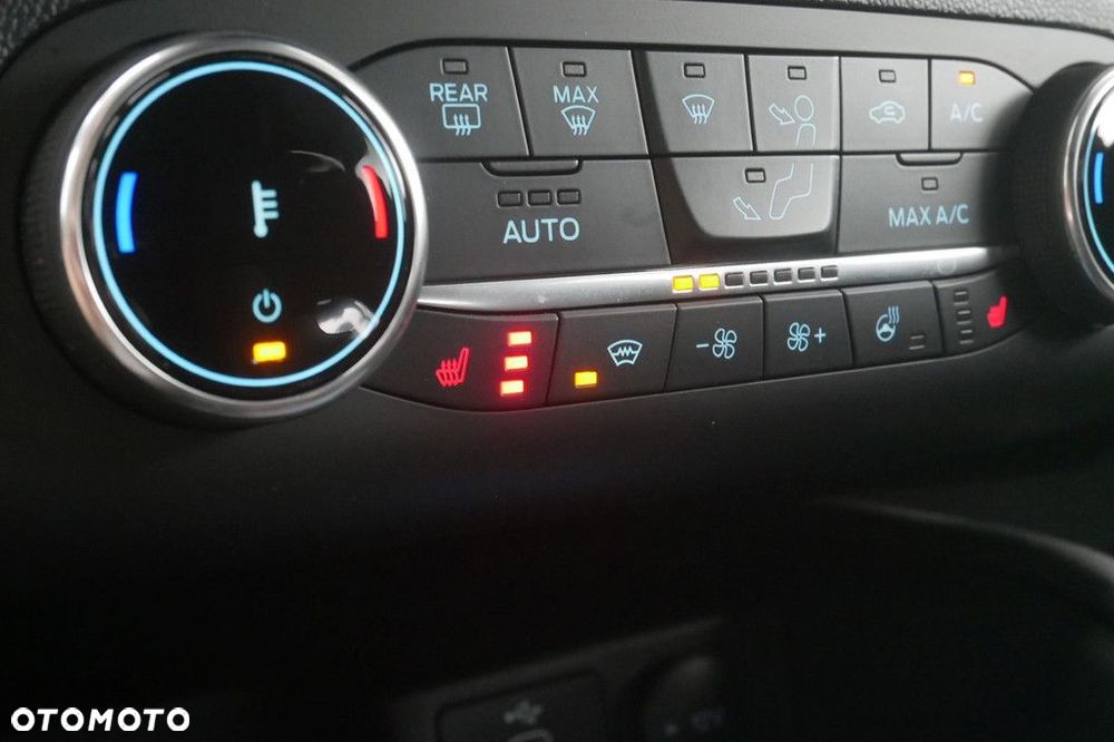 Ford Kuga - 32