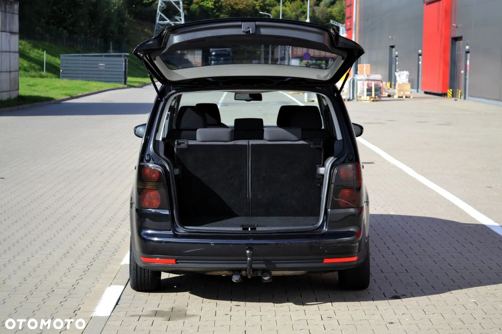 Volkswagen Touran 1.9 TDI DPF DSG Highline - 30
