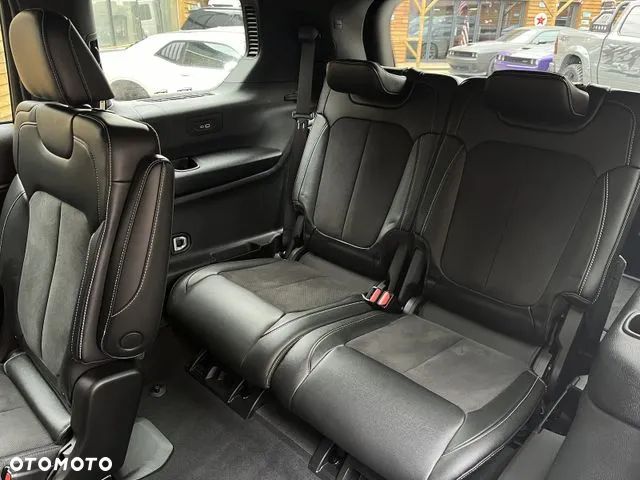 Jeep Grand Cherokee - 22