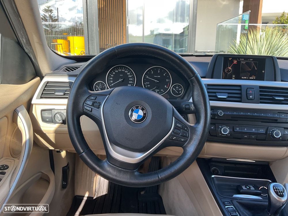 BMW 318 d Touring Line Sport - 32
