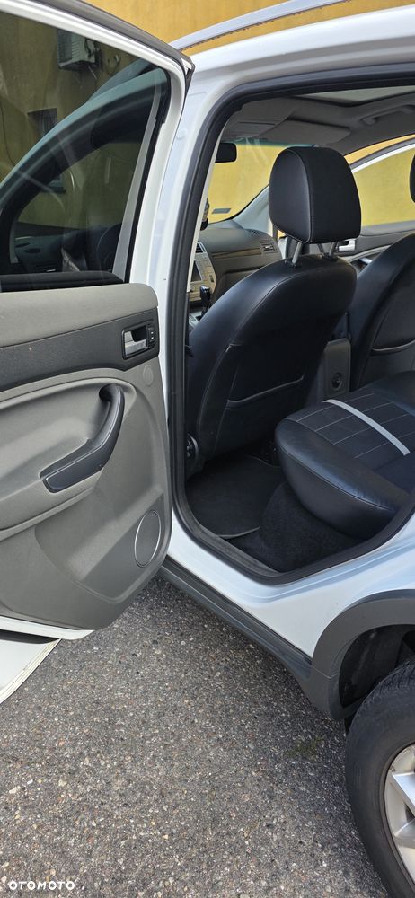 Ford Kuga - 8