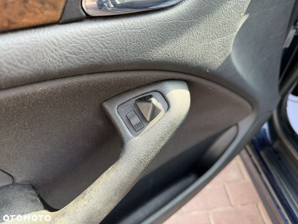 BMW Seria 3 318i - 14