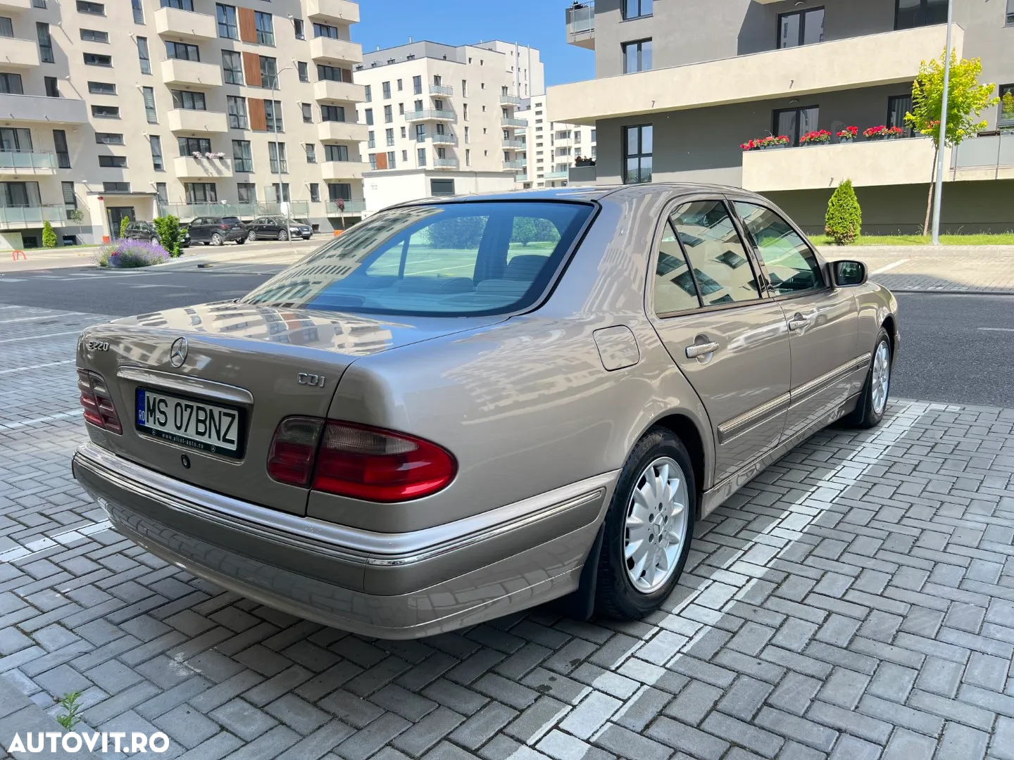 Mercedes-Benz E - 4