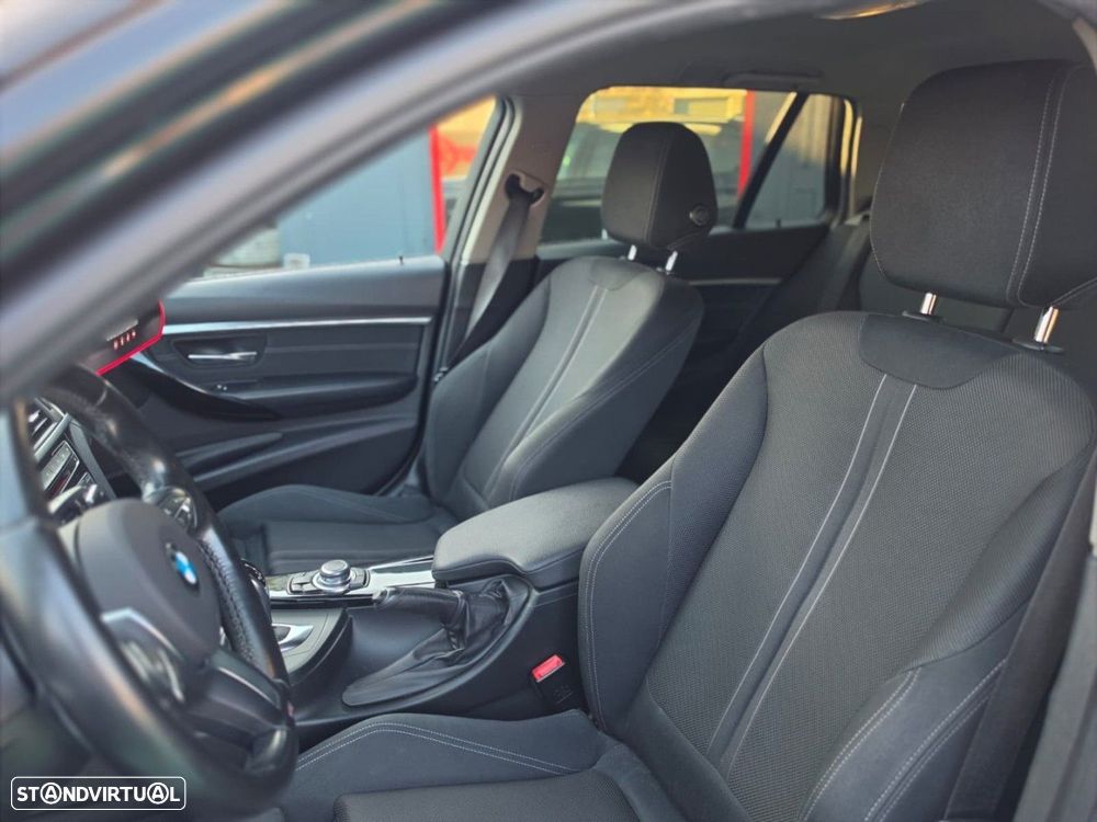 BMW 320 d Auto Line Sport - 7