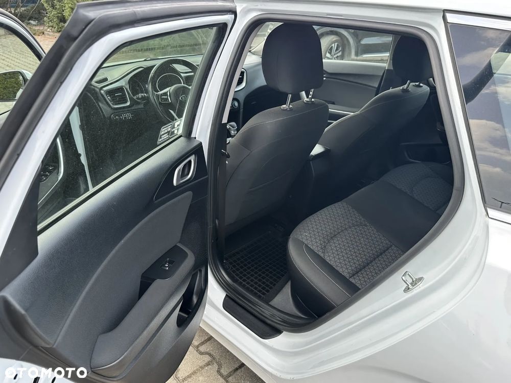 Kia Ceed - 39