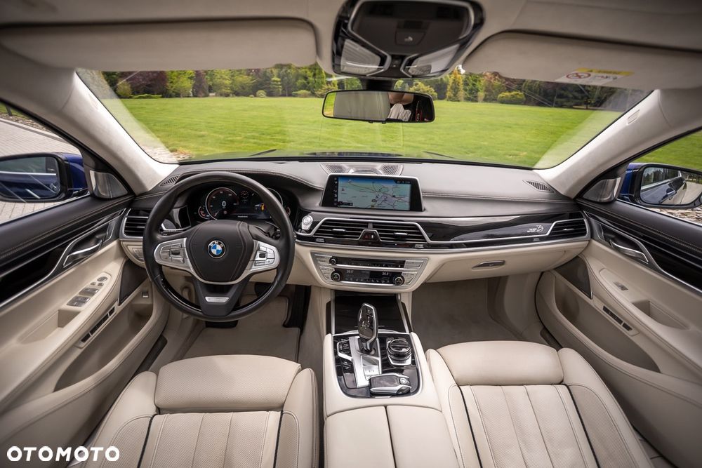 BMW Seria 7 750Li xDrive - 28
