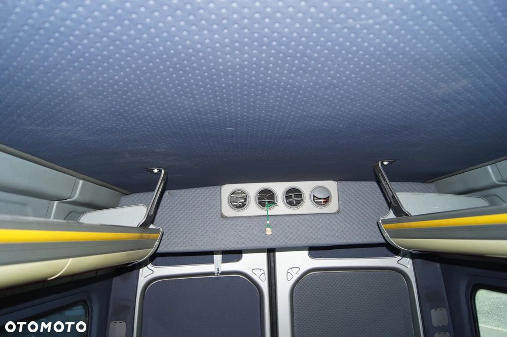 Mercedes-Benz Sprinter - 13