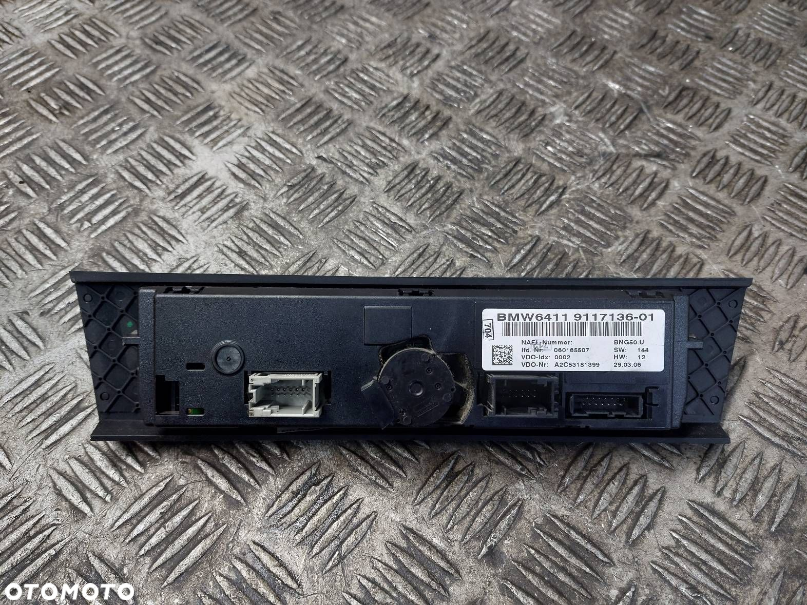 PANEL NAWIEWU BMW E90 9117136 - 2