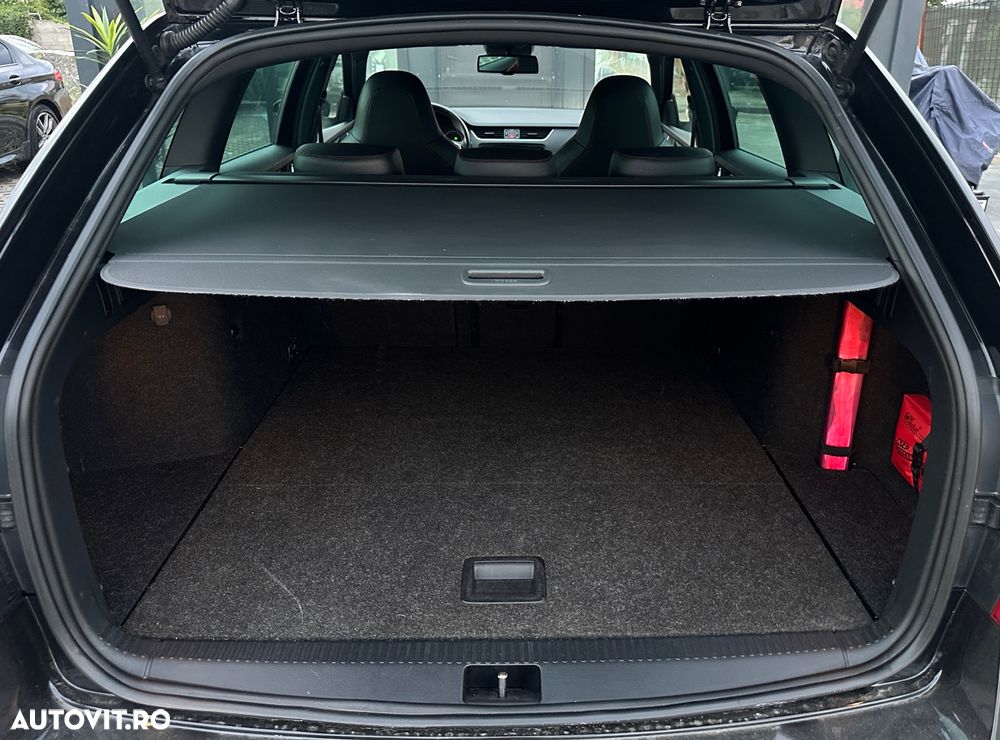 Skoda Octavia Combi Diesel 2.0 TDI DSG RS - 14
