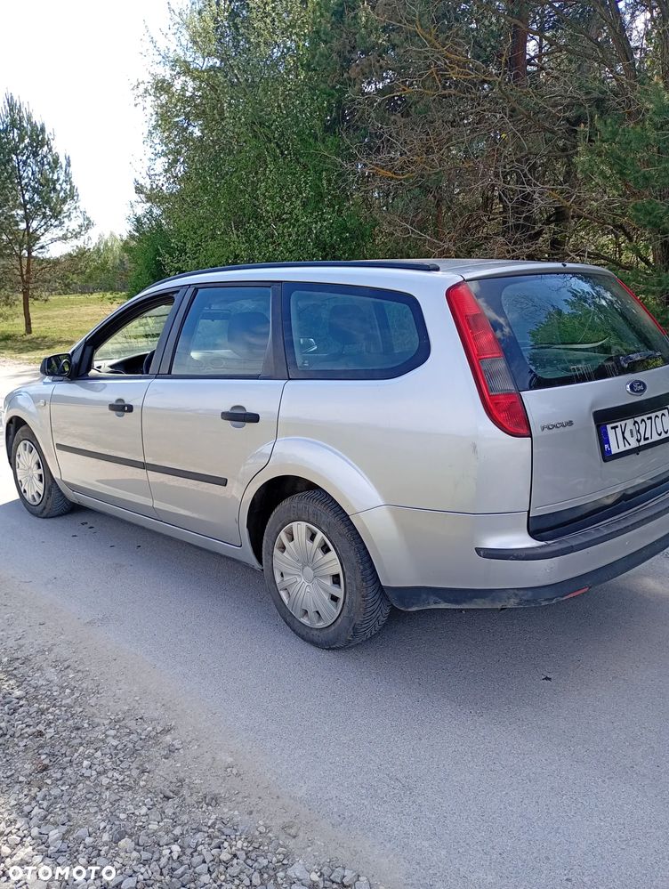 Ford Focus 2.0 Ghia - 8