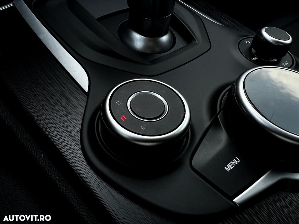 Alfa Romeo Stelvio - 15