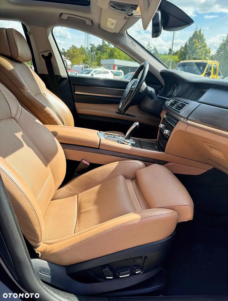 BMW Seria 7 750i xDrive - 13