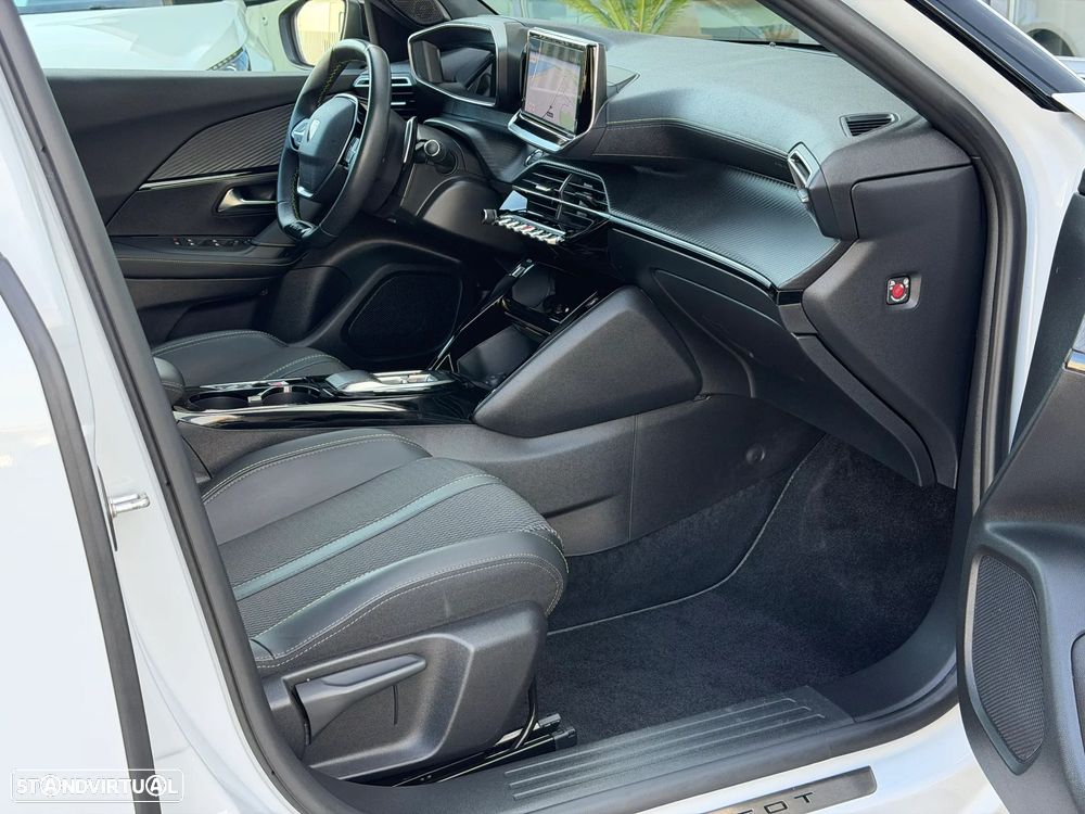Peugeot 2008 1.2 PureTech GT EAT8 - 15