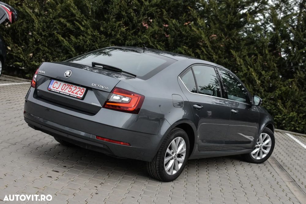 Skoda Octavia 1.6 TDI DSG Clever - 9