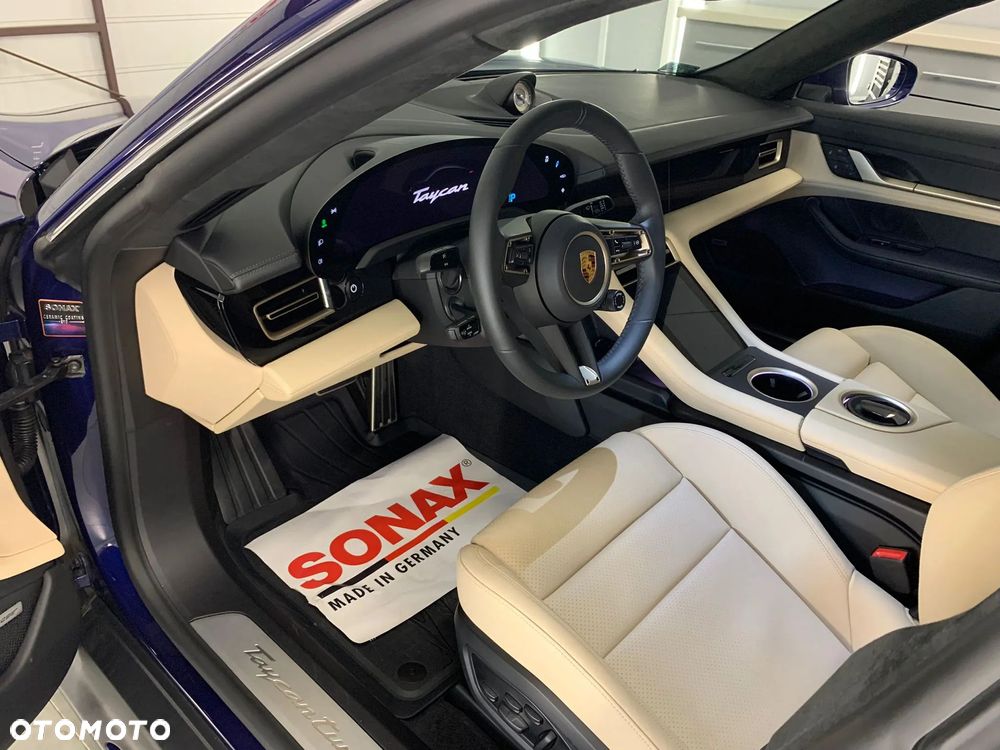 Porsche Taycan - 6