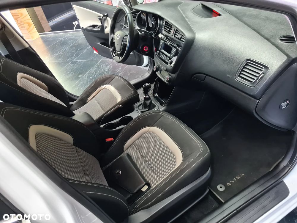 Kia Ceed 1.6 CRDi ISG Spirit - 27