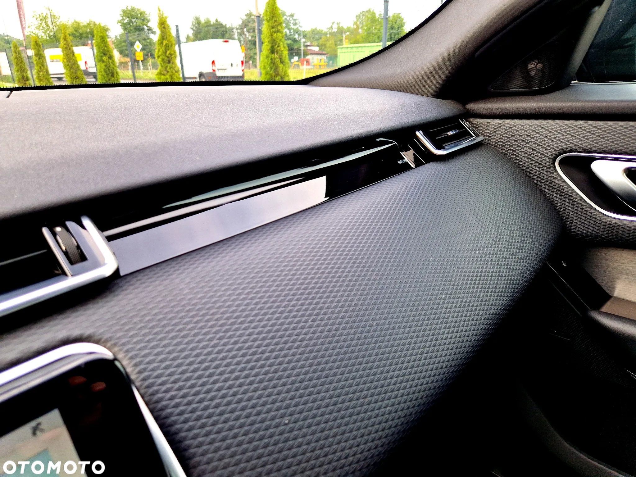 Land Rover Range Rover Velar 2.0 TD4 R-Dynamic - 29