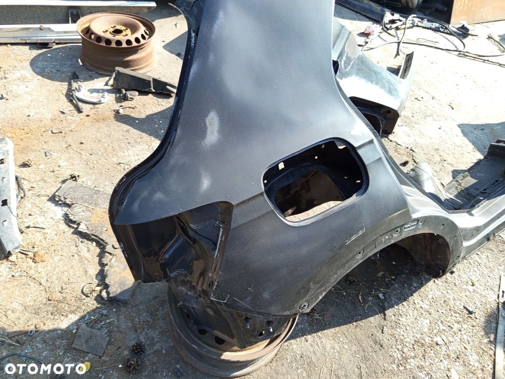 PRAWY TYLNY BŁOTNIK Z PROGIEM VOLKSWAGEN S-CROSS 19-