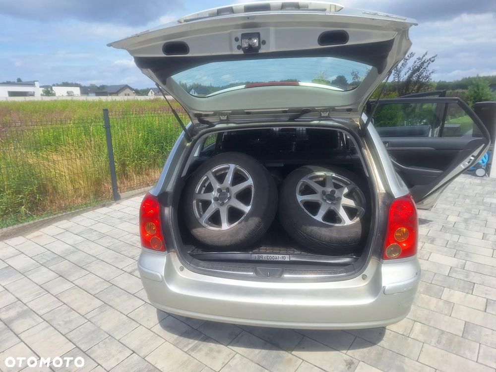 Toyota Avensis 1.8 VVT-i Combi - 9