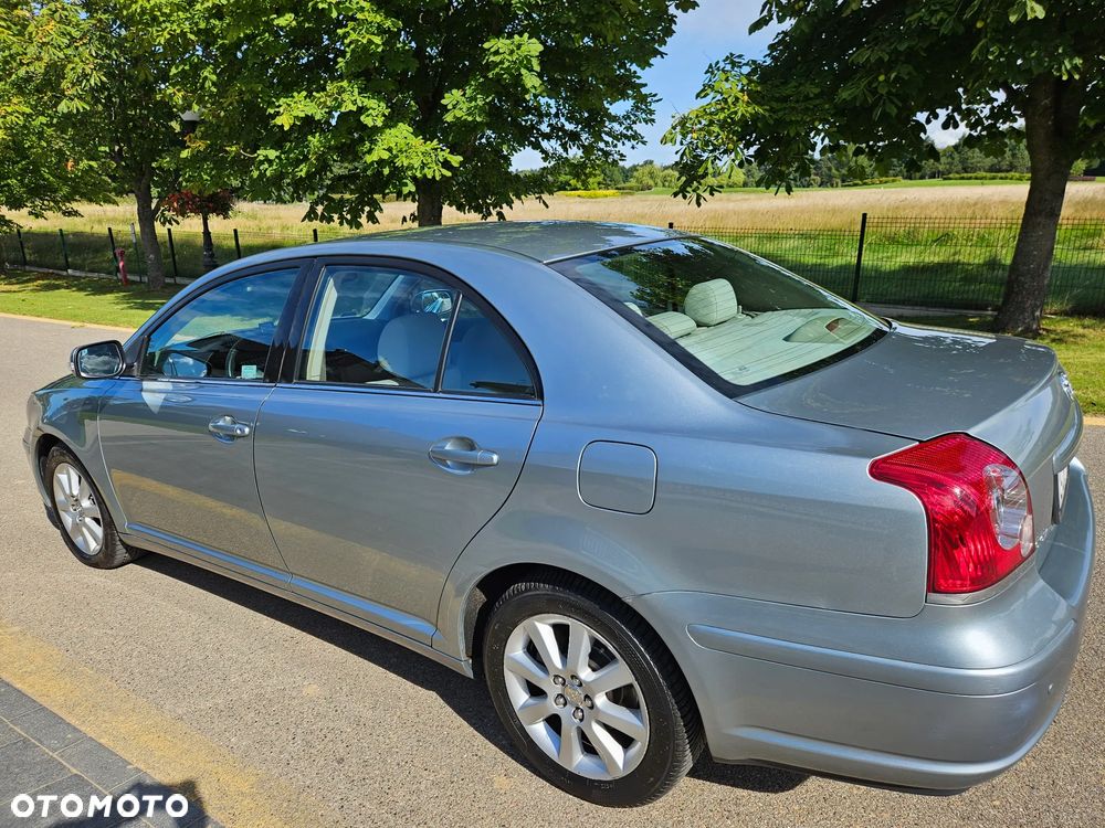 Toyota Avensis 2.0 D-4D Sol - 2