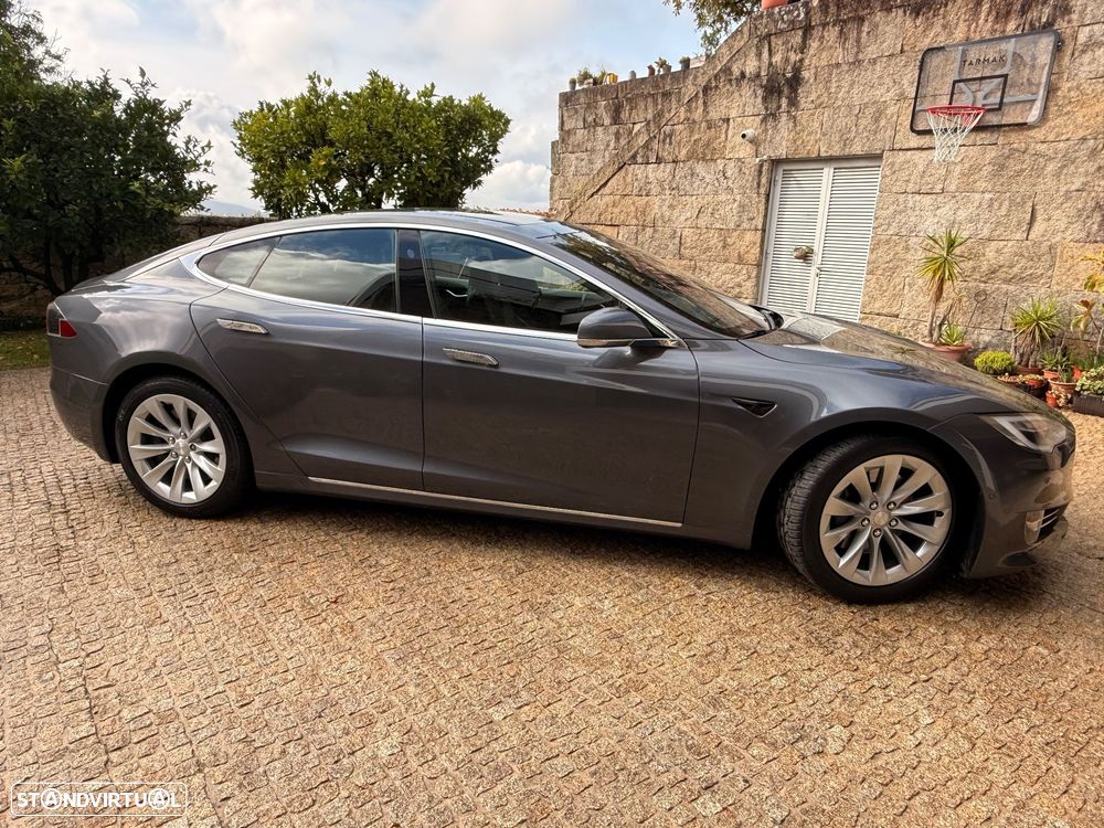 Tesla Model S - 4