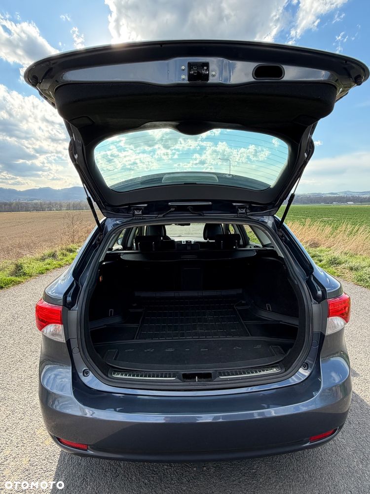 Toyota Avensis 1.8 Sol EU5 - 12