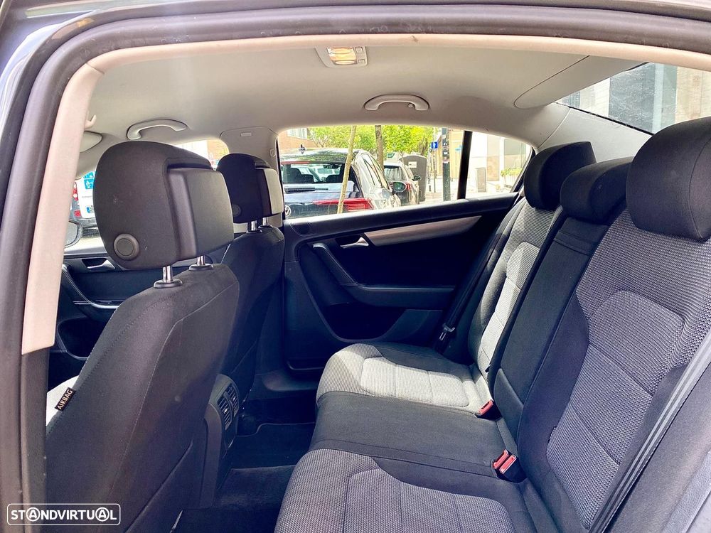 VW Passat 1.6 TDI BlueMotion - 27