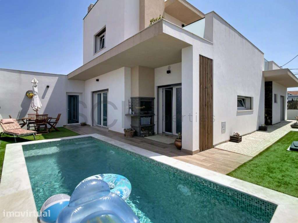 Moradia T3 Independente, Piscina e Garagem em Fernão Ferro - Grande imagem: 2/49