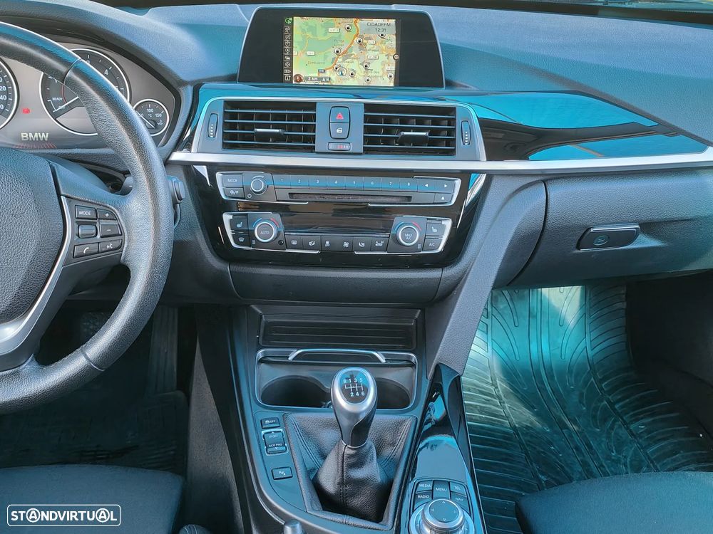 BMW 318 d Touring Sport Line - 15