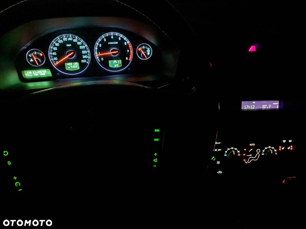 Volvo V70 2.4 Momentum - 25