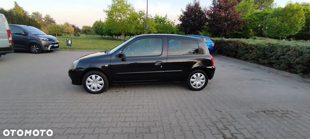 Renault Clio 1.2 16V Campus - 12